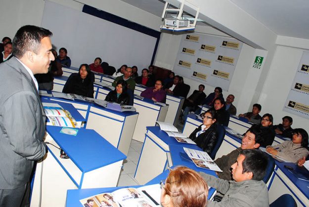 concurrida asitencia cotel informativo